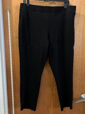 Size 2X - Soho Lady - Black Capri Pants - W35"/L26"